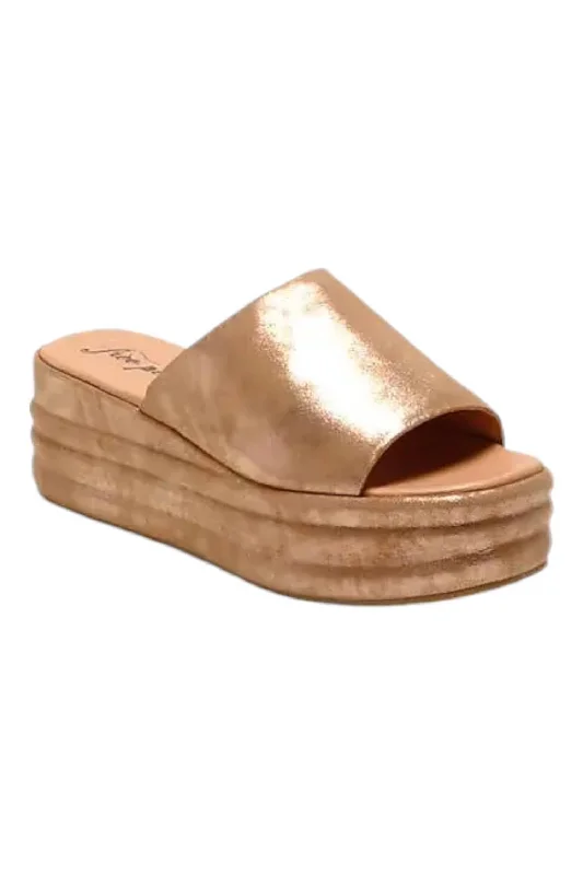 Weekend Exclusive Women's Harbor Flatform Sandal In Rose Gold